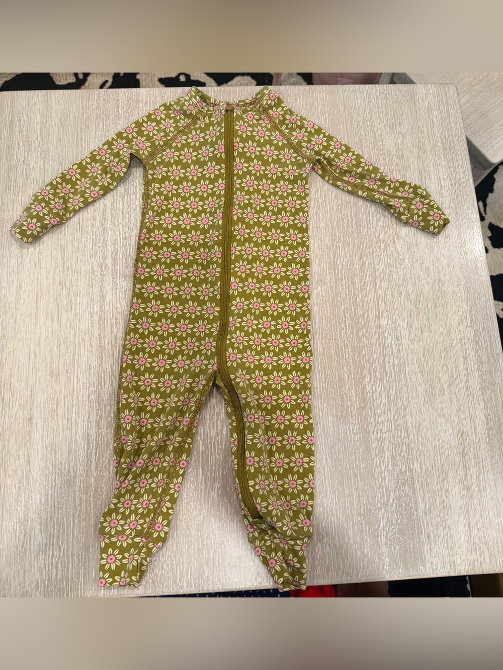 Hanna Andersson Olive Green Floral 2-Way zipper sleeper size 12-18 months